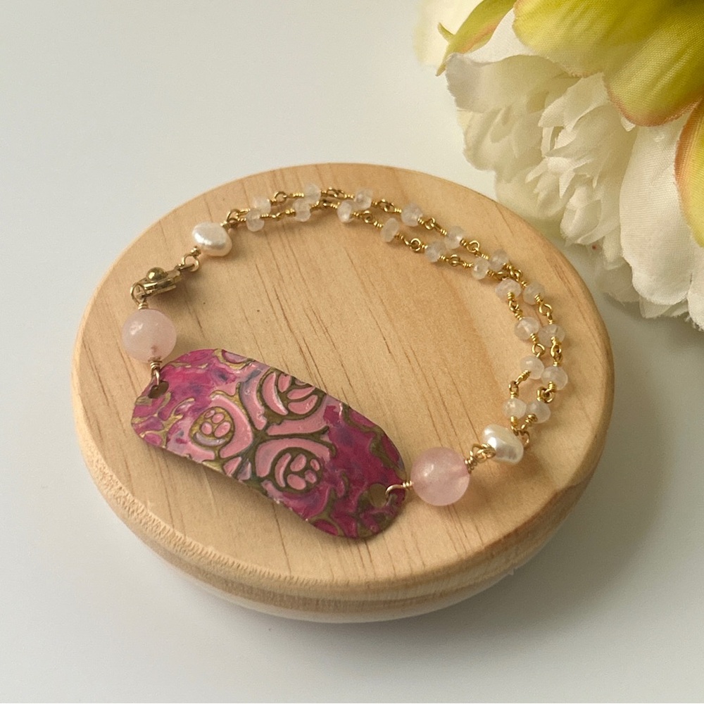 Pink Rose Pearl Moonstone Beaded Bracelet with Metalwork Centerpiece
